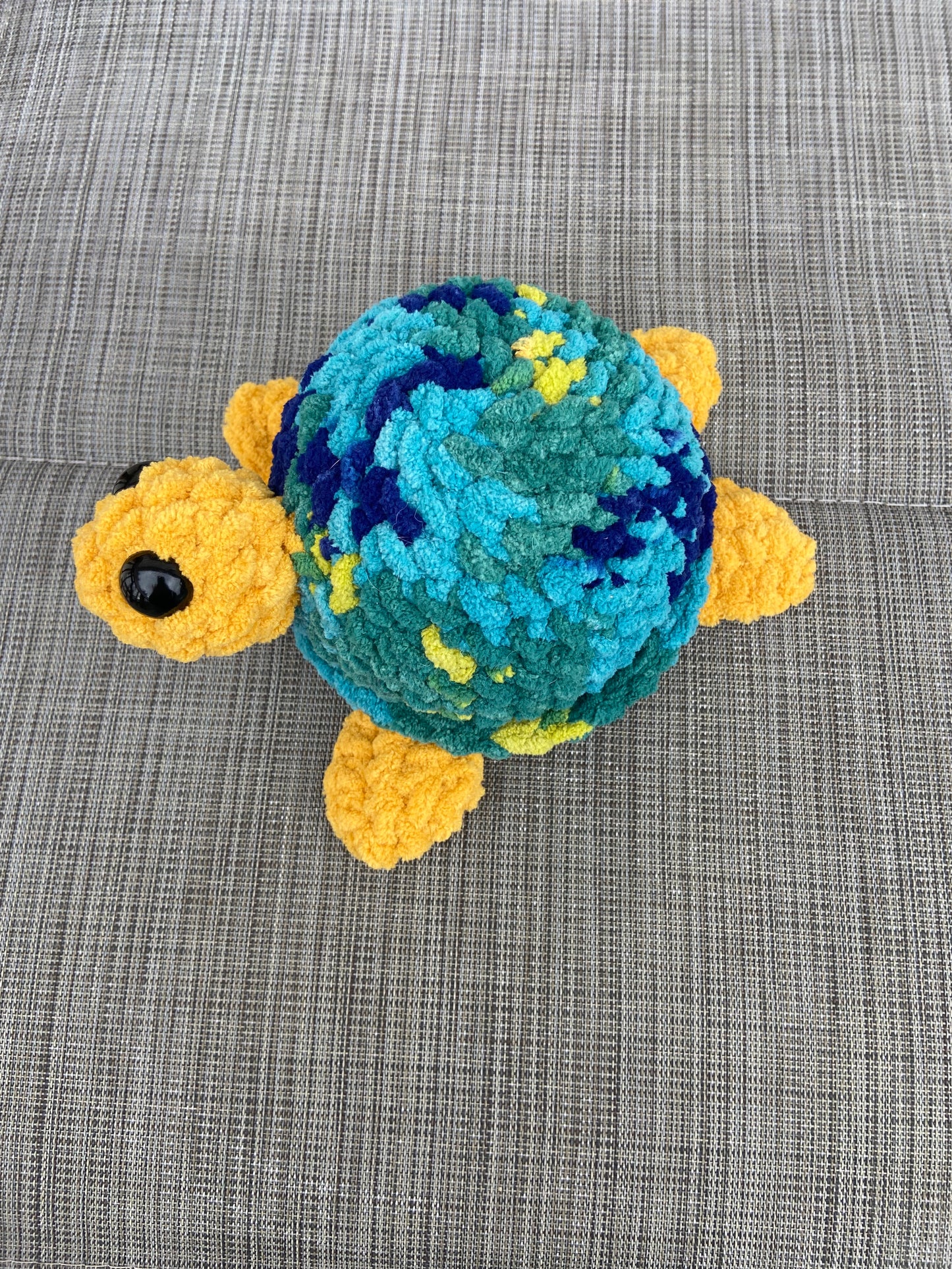Crochet sea turtle amigurumi with lifelike details
